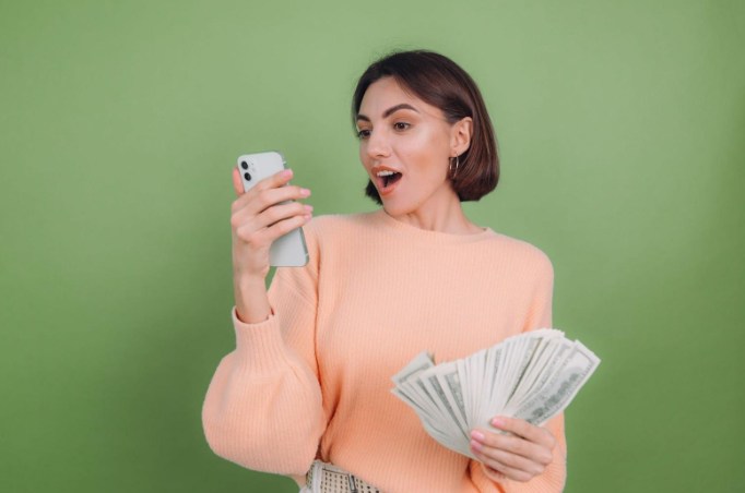 How to turn your smartphone into a source of income? Proven methods and life hacks